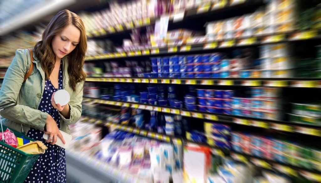 Attenzione a questo "finto amico" nella corsia dello yogurt: è tanto grasso quanto due fette di formaggio!